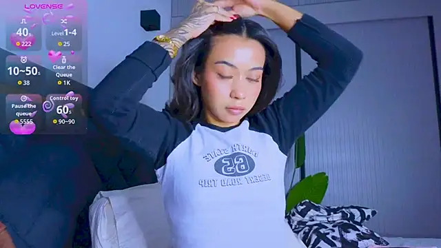 Snapshot of Mia_Tin chatting on 09/17/25, 02:41 Mia Tin online show from 09/17/25, 02:41