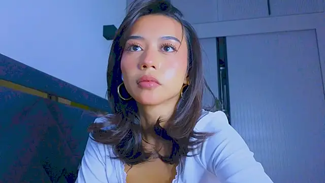 Snapshot of Mia_Tin chatting on 09/21/25, 01:35 Mia Tin online show from 09/21/25, 01:35