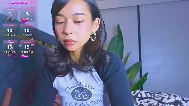 Snapshot of Mia_Tin chatting on 10/23/25, 04:06 Mia Tin online show from 10/23/25, 04:06