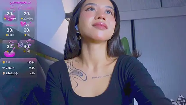 Snapshot of Mia_Tin chatting on 11/11/25, 02:39 Mia Tin online show from 11/11/25, 02:39