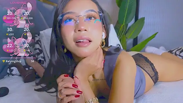 Snapshot of Mia_Tin chatting on 11/14/25, 04:49 Mia Tin online show from 11/14/25, 04:49