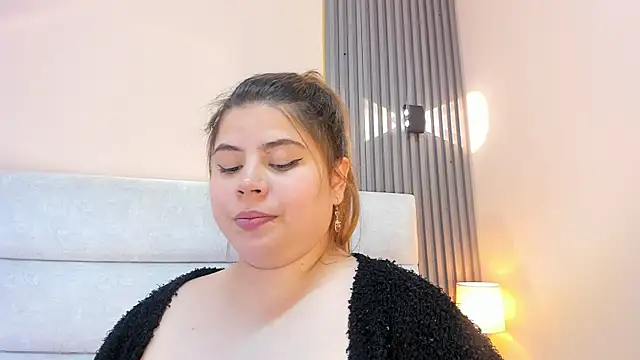 Snapshot of EYMI_TOMSOM chatting on 02/11/25, 06:22 EYMI TOMSOM online show from 02/11/25, 06:22