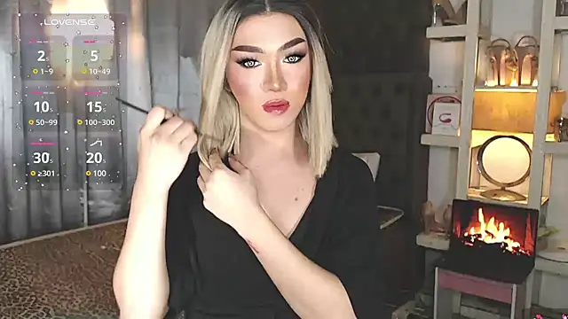 Snapshot of Local_Hoelyx chatting on 12/12/24, 11:03 Local Hoelyx online show from 12/12/24, 11:03