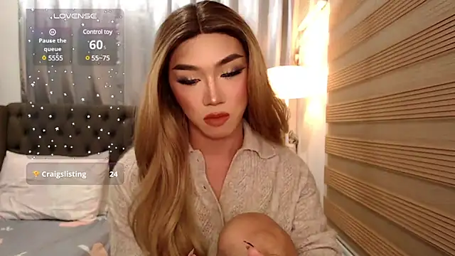 Snapshot of Local_Hoelyx chatting on 12/29/24, 03:13 Local Hoelyx online show from 12/29/24, 03:13