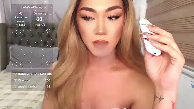 Snapshot of Local_Hoelyx chatting on 01/13/25, 11:19 Local Hoelyx online show from 01/13/25, 11:19