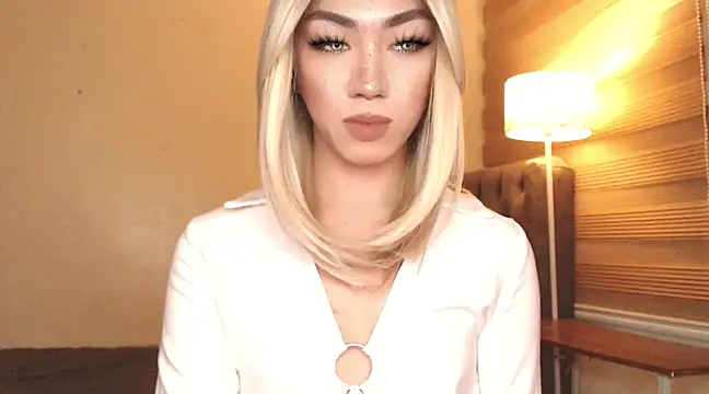 Snapshot of Local_Hoelyx chatting on 02/24/25, 03:55 Local Hoelyx online show from 02/24/25, 03:55