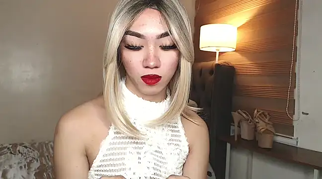 Snapshot of Local_Hoelyx chatting on 03/13/25, 09:32 Local Hoelyx online show from 03/13/25, 09:32