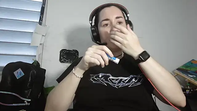 Snapshot of poppergirl69 chatting on 12/14/24, 09:02 poppergirl69 online show from 12/14/24, 09:02