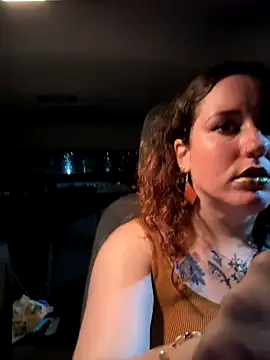 Snapshot of poppergirl69 chatting on 10/04/25, 08:34 poppergirl69 online show from 10/04/25, 08:34