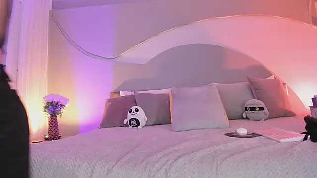 Nicolle W online show from 10/31/25, 11:55