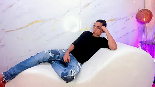 Snapshot of SecretsParty chatting on 03/08/26, 03:21 SecretsParty online show from 03/08/26, 03:21