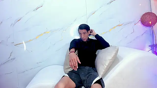 Snapshot of SecretsParty chatting on 03/10/26, 02:11 SecretsParty online show from 03/10/26, 02:11