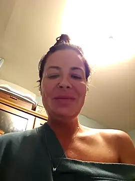 Snapshot of RebeccaXO_ chatting on 04/24/26, 04:48 RebeccaXO online show from 04/24/26, 04:48