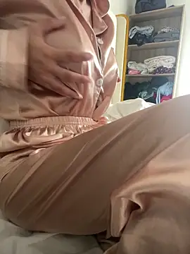 Snapshot of DulceMya6 chatting on 10/24/25, 01:18 DulceMya6 online show from 10/24/25, 01:18