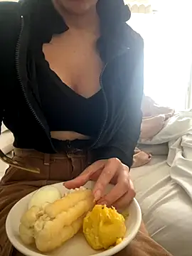 Snapshot of DulceMya6 chatting on 11/03/25, 12:39 DulceMya6 online show from 11/03/25, 12:39