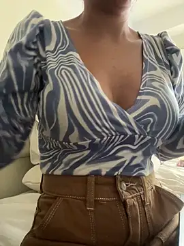 Snapshot of DulceMya6 chatting on 05/25/26, 12:22 DulceMya6 online show from 05/25/26, 12:22