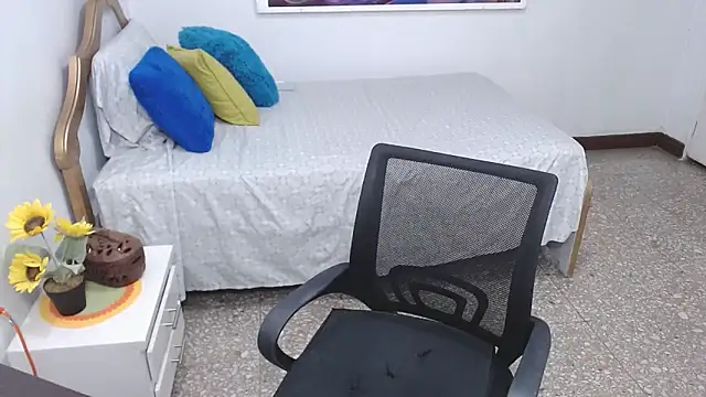 Snapshot of emiliaa_hot chatting on 12/01/24, 11:47 emiliaa hot online show from 12/01/24, 11:47