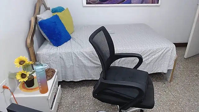 Snapshot of emiliaa_hot chatting on 12/19/24, 12:24 emiliaa hot online show from 12/19/24, 12:24