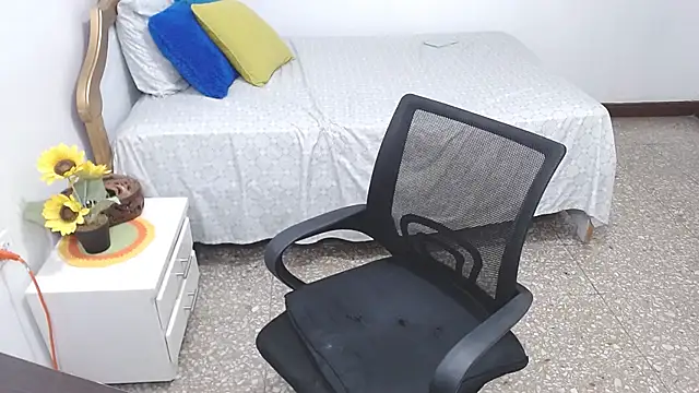 Snapshot of emiliaa_hot chatting on 01/17/25, 01:47 emiliaa hot online show from 01/17/25, 01:47