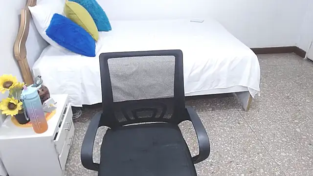 Snapshot of emiliaa_hot chatting on 01/26/25, 10:35 emiliaa hot online show from 01/26/25, 10:35