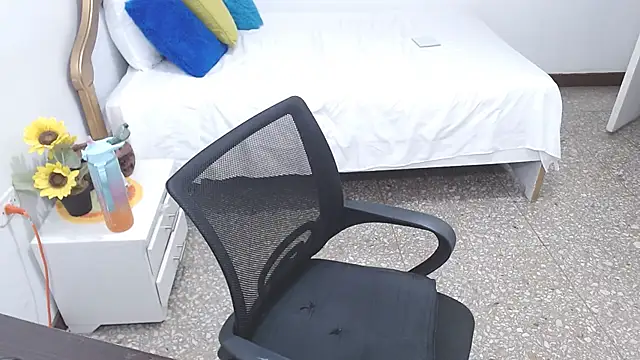 Snapshot of emiliaa_hot chatting on 02/03/25, 08:35 emiliaa hot online show from 02/03/25, 08:35