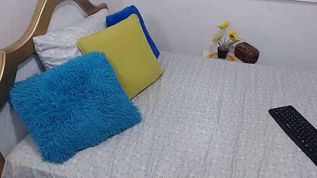 Snapshot of emiliaa_hot chatting on 03/05/25, 10:21 emiliaa hot online show from 03/05/25, 10:21