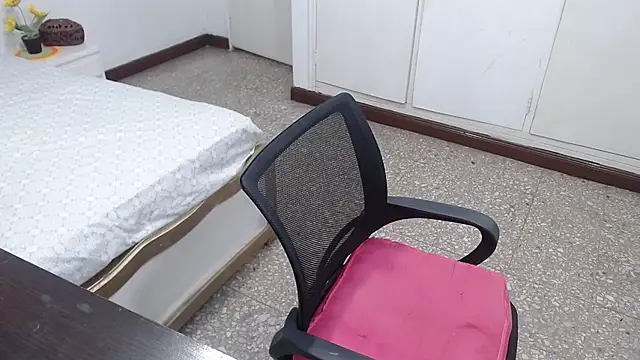 Snapshot of emiliaa_hot chatting on 03/18/25, 11:31 emiliaa hot online show from 03/18/25, 11:31