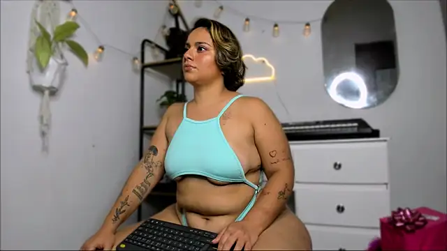 Snapshot of susy_angel chatting on 12/19/24, 02:56 susy angel online show from 12/19/24, 02:56