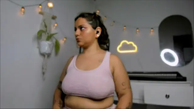 Snapshot of susy_angel chatting on 12/29/24, 03:11 susy angel online show from 12/29/24, 03:11