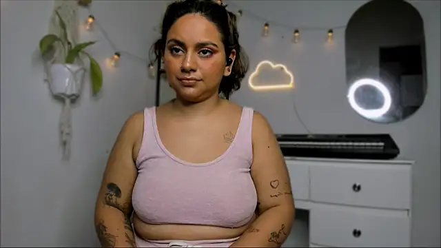 Snapshot of susy_angel chatting on 12/29/24, 06:14 susy angel online show from 12/29/24, 06:14