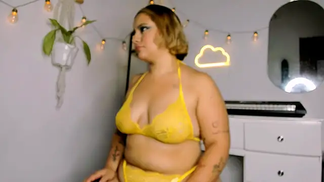 Snapshot of susy_angel chatting on 03/06/25, 12:32 susy angel online show from 03/06/25, 12:32