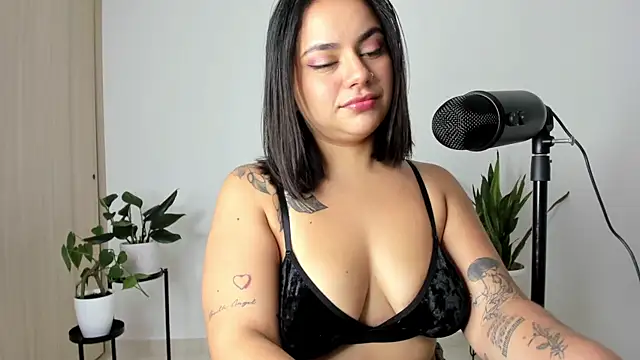 Snapshot of susy_angel chatting on 11/29/25, 01:52 susy angel online show from 11/29/25, 01:52