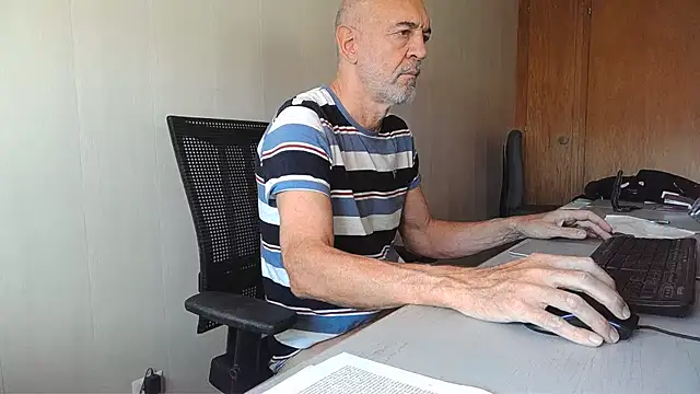 Snapshot of Herba_Mare chatting on 12/20/25, 12:56 Herba Mare online show from 12/20/25, 12:56