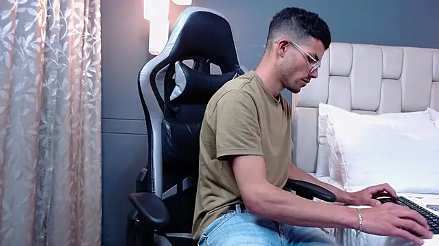 Snapshot of Luis_Negreteth chatting on 11/27/25, 10:23 Luis Negreteth online show from 11/27/25, 10:23