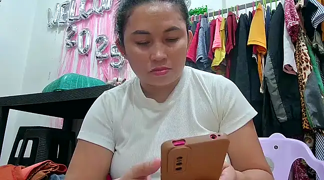 Snapshot of LalaiAsian chatting on 01/05/25, 04:16 LalaiAsian online show from 01/05/25, 04:16