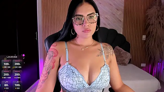 Snapshot of karol_green_ chatting on 09/10/25, 01:38 karol green  online show from 09/10/25, 01:38