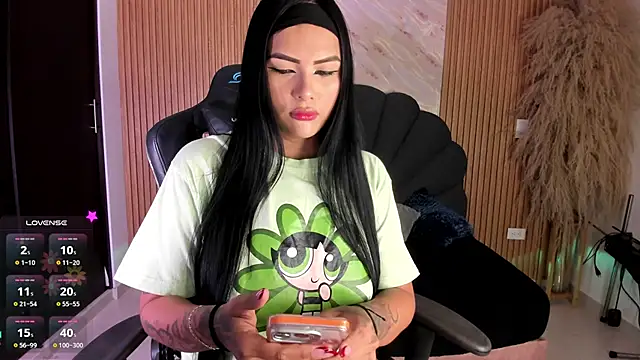 Snapshot of karol_green_ chatting on 09/21/25, 01:51 karol green  online show from 09/21/25, 01:51