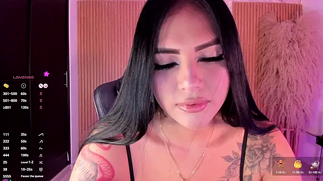 Snapshot of karol_green_ chatting on 10/11/25, 02:55 karol green  online show from 10/11/25, 02:55