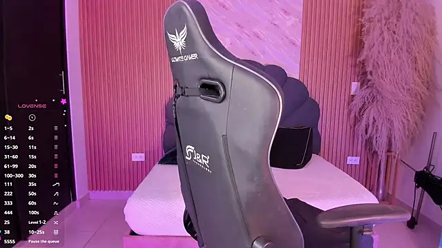 Snapshot of karol_green_ chatting on 10/22/25, 07:24 karol green  online show from 10/22/25, 07:24