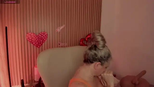 MarianL0ve online show from 02/16/25, 10:54