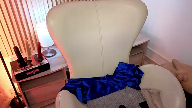 MarianL0ve online show from 10/04/25, 10:46