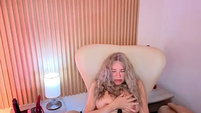 MarianL0ve online show from 10/14/25, 10:49