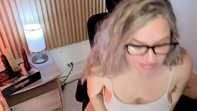 MarianL0ve online show from 11/15/25, 12:13