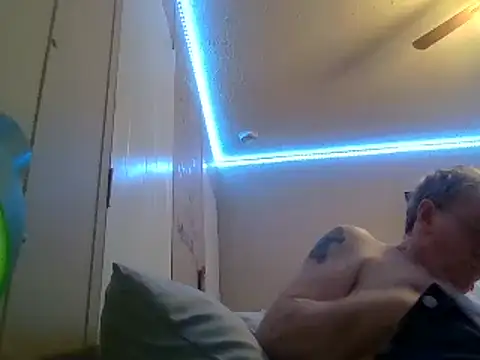 Snapshot of jck1m0t chatting on 12/20/24, 08:28 jck1m0t online show from 12/20/24, 08:28