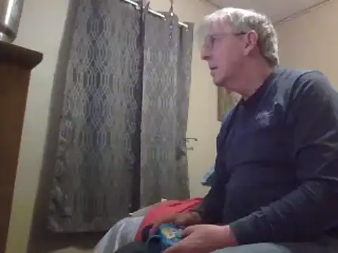 Snapshot of jck1m0t chatting on 12/25/24, 03:29 jck1m0t online show from 12/25/24, 03:29