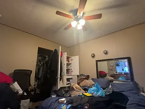 Snapshot of jck1m0t chatting on 02/23/25, 01:35 jck1m0t online show from 02/23/25, 01:35