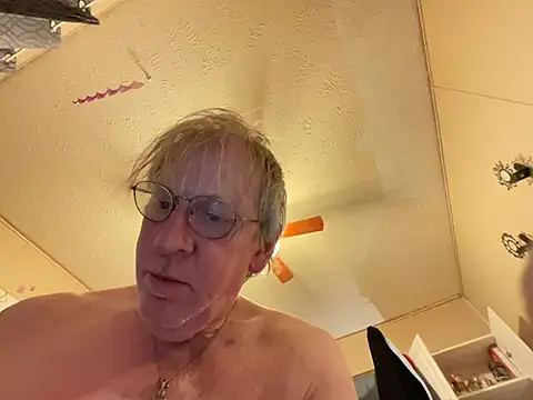 Snapshot of jck1m0t chatting on 02/28/25, 11:45 jck1m0t online show from 02/28/25, 11:45