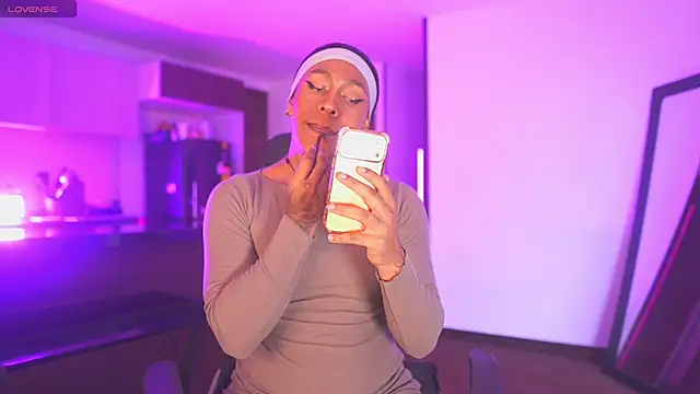 Snapshot of AmberRaus chatting on 04/14/26, 11:27 AmberRaus online show from 04/14/26, 11:27