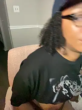 EatSweetMolly online show from 09/28/25, 11:48