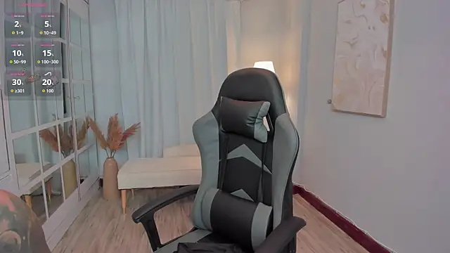 LeahJones  online show from 09/18/25, 04:58